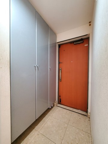収納もある玄関です