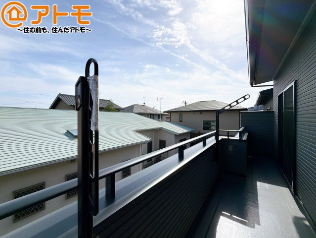 陽当りの良いバルコニーはお洗濯物はもちろんお布団もふかふかになります♪