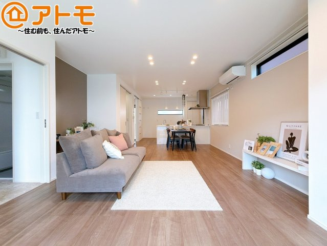 家族団らんのイメージは、リビングを思い浮かべませんか？リビングこそ広々としたお部屋が良いですね♪