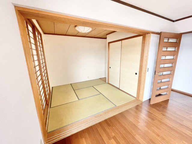 落ち着いた雰囲気の2階和室☆