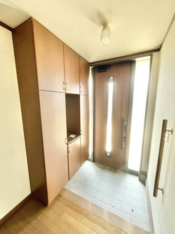 靴屋アウトドア用品がしまえる収納付きの1階玄関♪