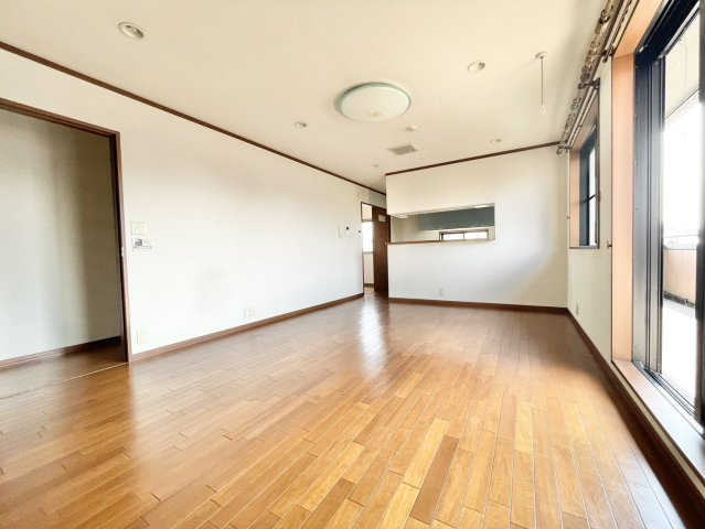 コーディネートのしやすいナチュラルな雰囲気のお部屋です♪