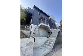 港を一望。四季を感じる大興奮の 中区本牧大里町 新築戸建の外観