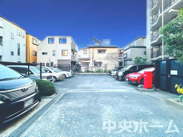 【敷地内駐車場】最新の空き状況や費用などの詳細は担当スタッフまでお問い合わせください。