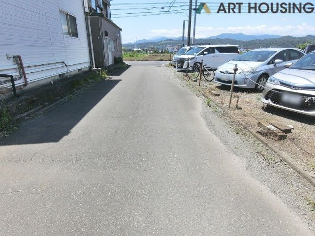 前面道路含む現地写真です