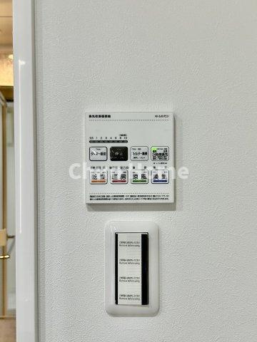 【浴室乾燥機】暖房・冷風・換気・乾燥が可能です。毎日を快適に過ごせるうれしい機能が揃っています。雨の日の洗濯物も安心です。