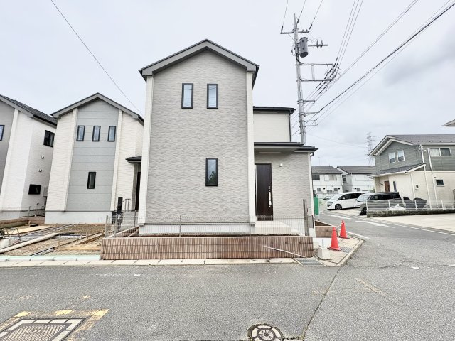 全9棟の分譲住宅で、2026年6月に完成予定です。「吉川美南」駅まで徒歩約21分になります。ぜひ現地をご覧ください♪