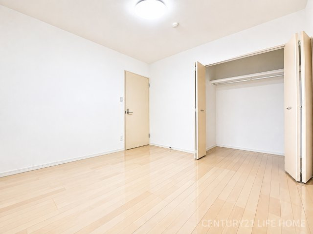 ゆったりした洋室です