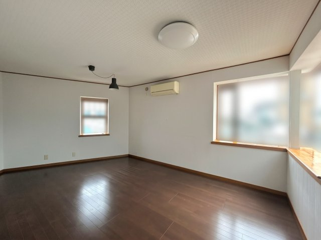 【LD】3面採光と大きな出窓が叶える開放的な陽だまり空間（CG加工を行っております）