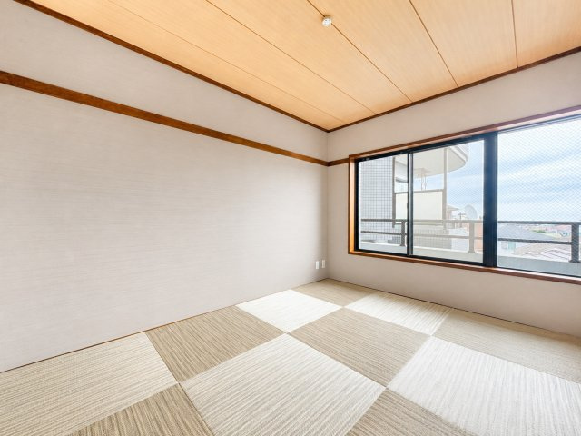 ◆気持ちの良い風が室内へ入り込む居室。家具を配置しても広々ご利用いただけます！！
