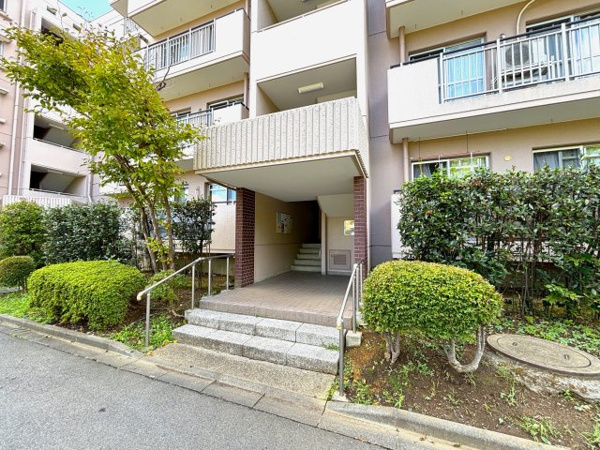 【パークサイド南大沢のエントランス】