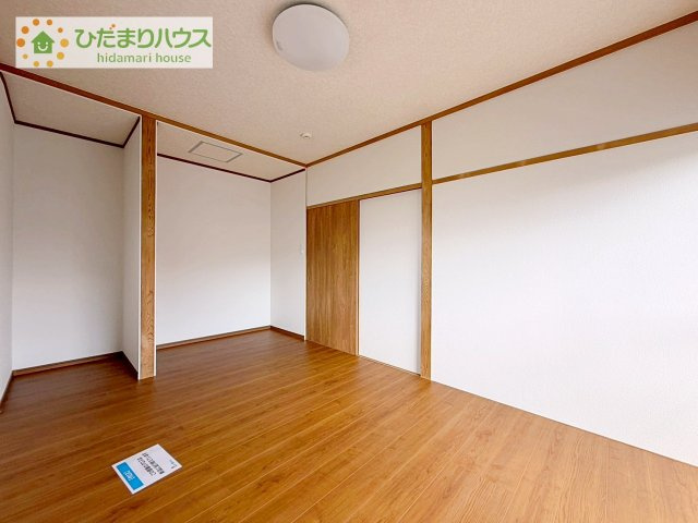 大きなベッドを置いても余裕の広さの主寝室♪