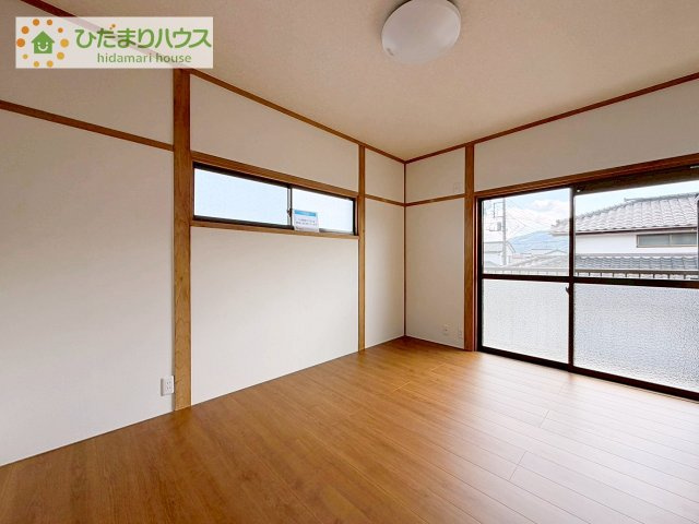 机にベットを置けば子供部屋の完成です！
