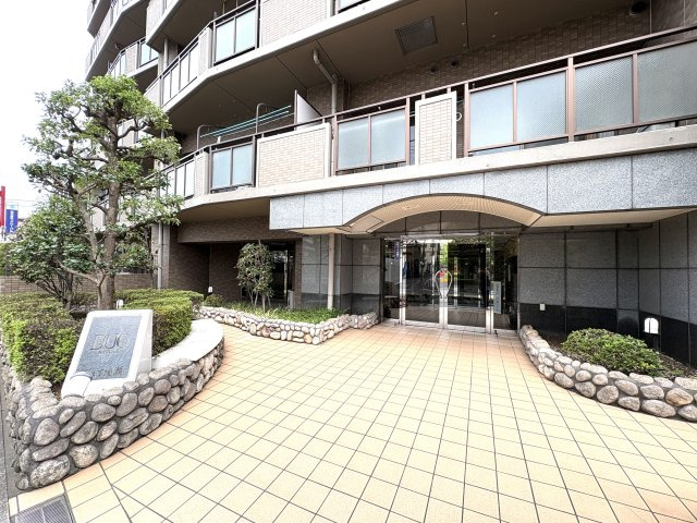 凹凸の少ないアプローチで安心の設計♪ベビーカーでもラクラクです♪