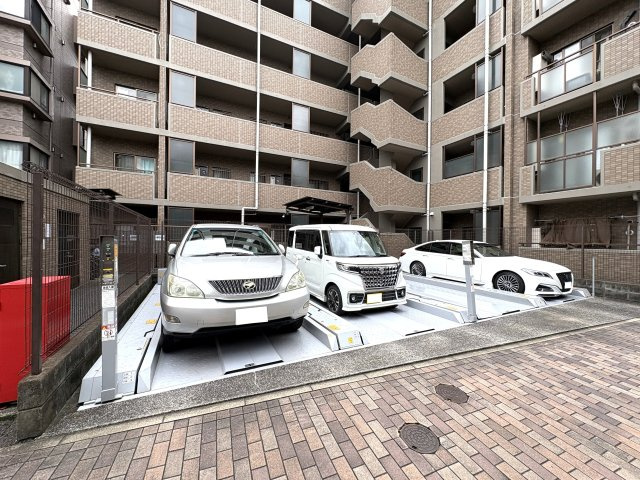 敷地内駐車場♪最新の空き情報はスタッフまでお問い合わせください♪