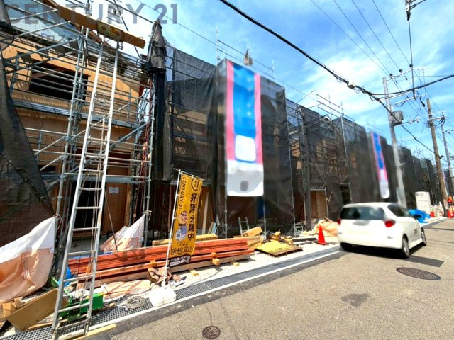 今回　8棟の分譲格のご紹介となります。令和8年9月完成予定につき、現地と合わせて完成モデルハウスのご見学が可能です。