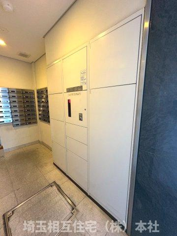 非対面で受け取れる宅配ボックス付きで、留守中の荷物受け取りも安心