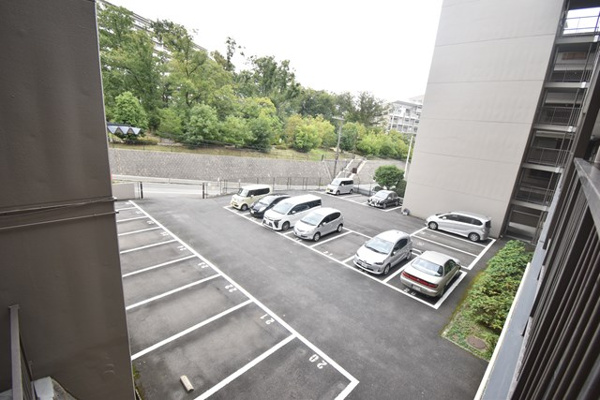 北摂マンションの駐車場