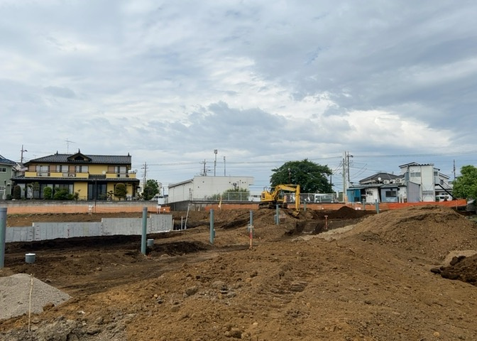 土地の形が極端に長細かったり、狭小地、あるいは道路との高低差がある傾斜地だった場合、後々売ろうとしても買い手がつかない場合もあります。後々、売却することになった時に価値の下がらない土地を選びましょう。