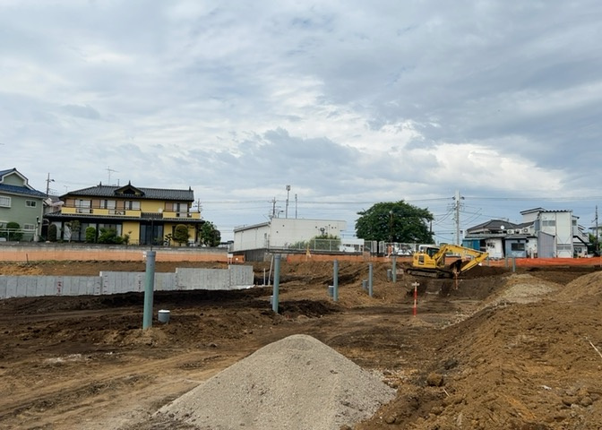 土地を買う際、住む地域の自治体や福祉の補助制度にも注目してみましょう。子供や老人の医療補助やゴミ出しのルールなど、自治体によってルールに大きな違いがあるため、暮らしやすい土地で判断するとよいでしょう。