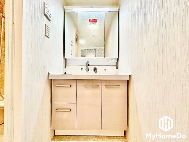 使いやすさとデザインを兼ね備えた洗面台、毎日の暮らしを快適に