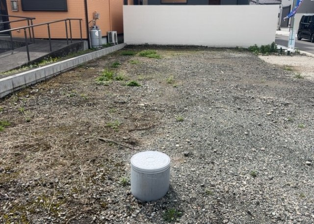 土地を買う際、住む地域の自治体や福祉の補助制度にも注目してみましょう。子供や老人の医療補助やゴミ出しのルールなど、自治体によってルールに大きな違いがあるため、暮らしやすい土地で判断するとよいでしょう。