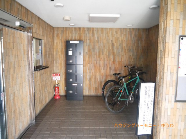 住まいの顔にふさわしい落ち着いた迎賓空間