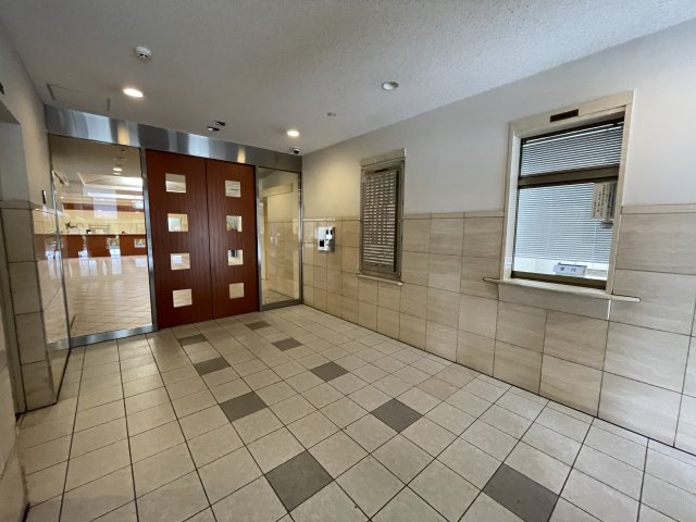 マンションの顔でもある、高級感漂うエントランス。　