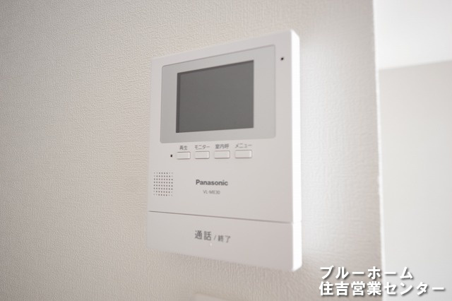 TVモニター付きのインターフォンで防犯面安心♪