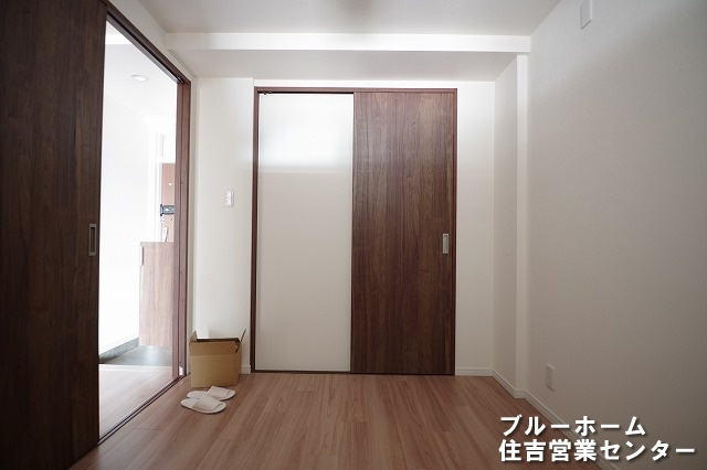 約3.2帖の洋室です！お部屋には収納があります！