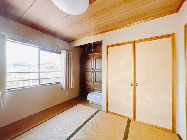 ■2階和室｜和室でしか味わえない畳ならではの香りや素材で和のやすらぎを感じてください♪休日はお子様とお昼寝するのにも最適です！