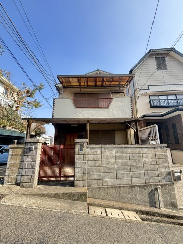 ■建物延床面積：63.60？（約19.34坪）　■西側前面道路も広々確保。