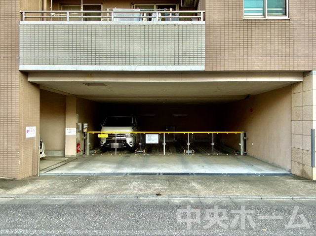 【敷地内駐車場】最新の空き状況や費用などの詳細は担当スタッフまでお問い合わせください。