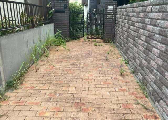 駐車場と明記されていても、最小スペースでつくられた駐車場だと大型車は駐車できなかったり、出入りしにくくなったりする可能性があります。お車のサイズと購入したい物件の駐車場のサイズを現地で確認しましょう。
