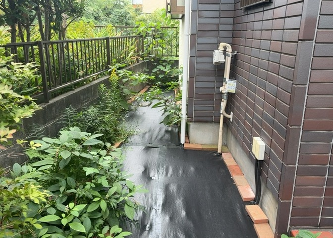 庭があることでガーデニングや家庭菜園はもちろん、こどもの遊び場やペットを放して遊ぶことができます。また、家の周囲に余裕があるということです。隣地との間があれば、十分な日当たりと、風通しが確保できます。