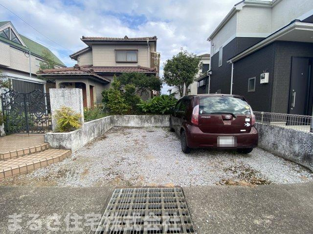 並列2台駐車可能ですが、土地が広いので、お車が多いい方は増設して駐車スペースを確保できます。