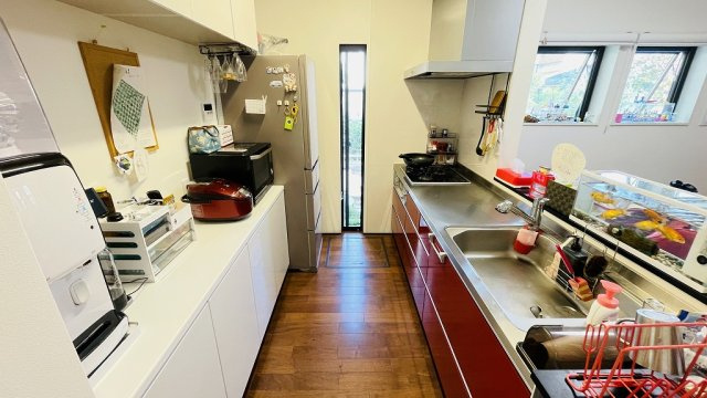 窓があるので、キッチンスペースは明るいですね！