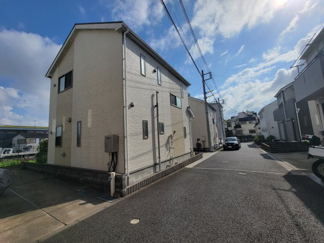 前面道路含む現地写真です