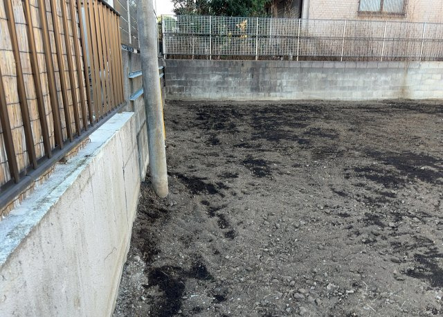 現地に行くなら、物件の周囲の地形がどうなっているかを見ることも大切です。周辺より低くなっている土地では、大雨などで水が集まりやすいため、地盤が弱くなっているということも考えられるため、注意が必要です。