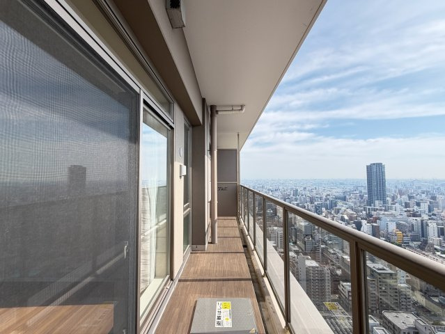 【バルコニー】西向きのバルコニー！ワイドスパンの為、バルコニー広々です☆