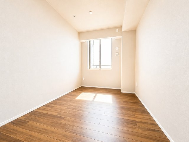 【洋室？】約6.8帖の洋室です！WICもありお部屋を広くお使いいただけます◎