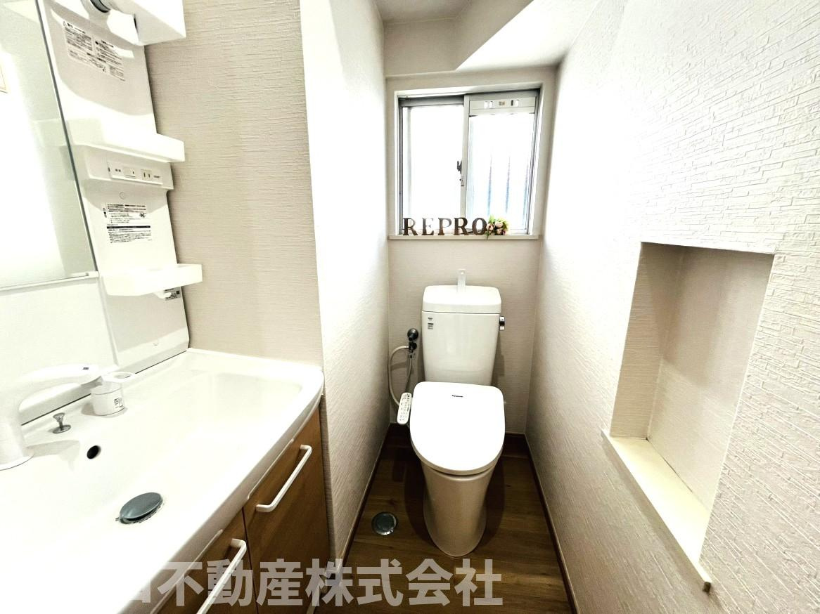 1階トイレと洗面・手洗いスペースです