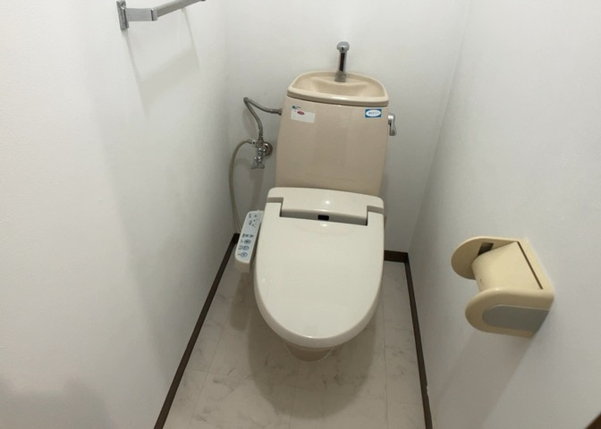 トイレは大きさや形、機能、抗菌性などが異なる多種多彩なタイプが各メーカーから出ています。それぞれに良さがあるため、事前にどういったタイプのトイレがいいのかをご家庭内で決めて、内見に行くといいでしょう。