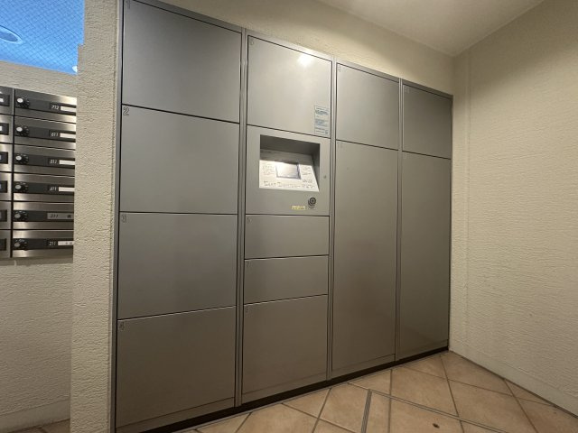 宅配ボックスが備わっており、外出の際にも便利です。