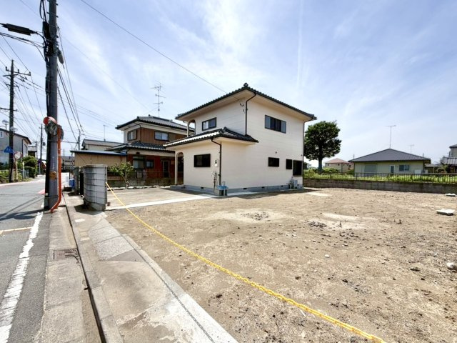 ■外観｜住宅街の中でも圧迫感が少なく、のびのびとした暮らしが叶う立地となっています。