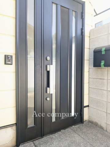 玄関大きく開ける親子ドア☆ポスト新調です☆