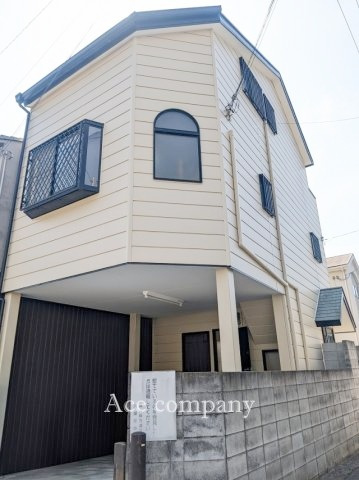 北側の外観です☆　角地に付き、日当たり良好です♪1階車庫ハイルーフ車も駐車可能です♪