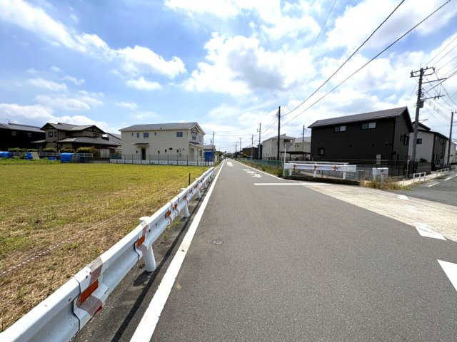 東武スカイツリーライン「武里」駅徒歩17分。教育・商業施設が充実した子育て世帯に優しい住環境です。