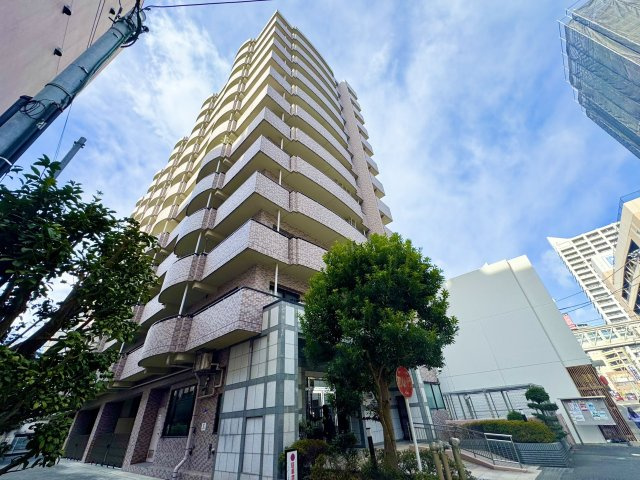 すぐ近くにスーパーもございます。