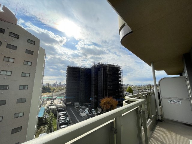 南向きで陽当たり良好のバルコニーです。　